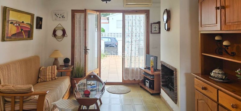 Foto 2ff9f928-699f-496e-8cd8-aa1faa8662bc. Casa adossada amb xemeneia aparcament a Montgó Escala (L´)