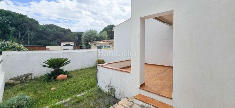 Foto b76898e6-b4e2-4f22-aaa4-99840b17ff1c. Casa adossada amb xemeneia aparcament a Montgó Escala (L´)