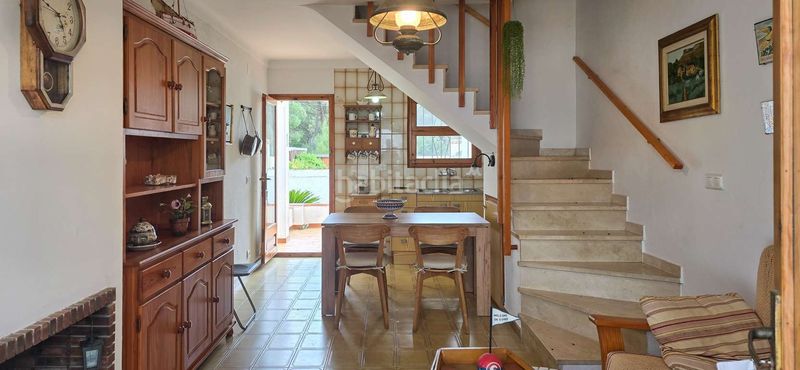 Foto f42a9782-1851-43ce-a687-34d62bc47f96. Casa adossada amb xemeneia aparcament a Montgó Escala (L´)