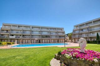 Apartamento  Carrer narcís monturiol. Muy bonito apartamento cerca de la playa y con licencia turístic