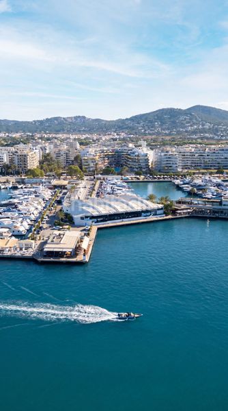 Foto c48e754b-e494-4535-8ed2-a02abe56cef6. Etagenwohnung 593m<sup>2</sup> in passeig joan carles i 9 in Marina Botafoc-Talamanca Ibiza