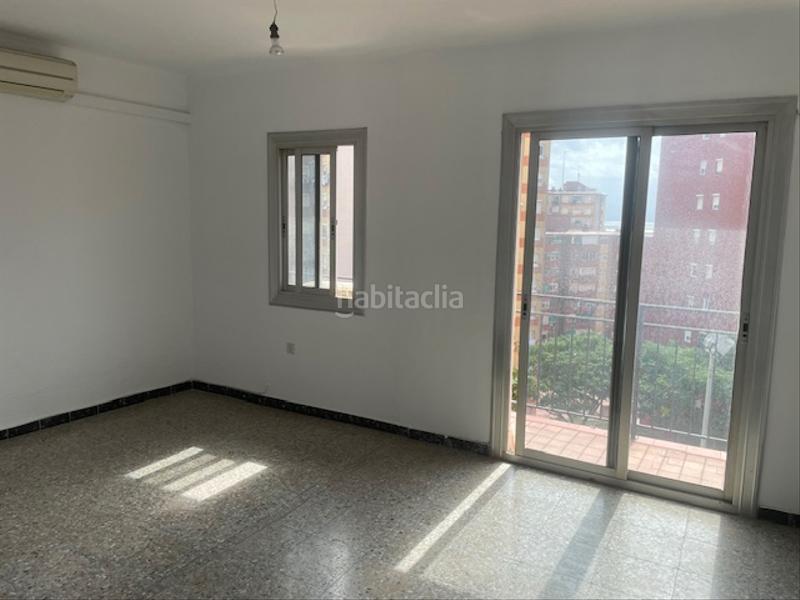 Foto b849cd2e-e0e6-4b58-8400-d9cf5c62eb10. Piso en Llefià Badalona