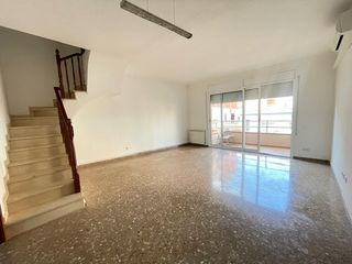 Duplex  Carrer d'àngel guimerà. Fincas vázquez les presenta en exclusiva este fantástico ático d