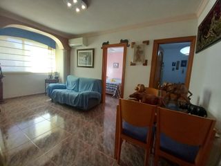 Pis  Avinguda de puigfred. Fabuloso piso amplio de 3 habitaciones, 2 baños y ascensor frent