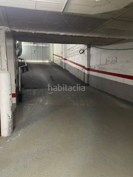 Foto bd0098bc-c13a-4267-b5c4-6f091d2a70e1. Aparcament cotxe a Port Badalona