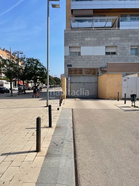 Foto fb95f0de-e8fa-4d12-a737-51f1a795e58b. Aparcament cotxe a Port Badalona