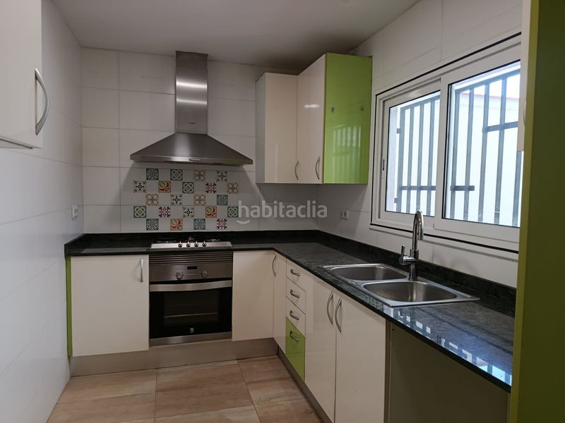 Foto 21bb0f74-e68d-4331-a43a-d7ed80856c02. Casa adossada a Bonavista Badalona