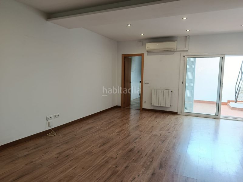 Foto c1ec34ef-f444-4fc0-8a94-168e5c584164. Casa adossada a Bonavista Badalona