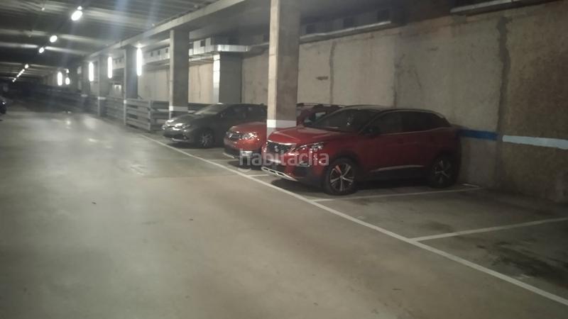 Foto 2614dc45-31a0-48c6-af27-38b81a4edff7. Parking voiture dans Sant Crist Badalona