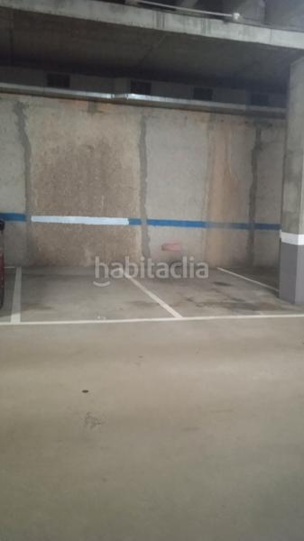 Foto c047941f-2b4e-4e2e-9139-fe80fe257bc6. Parking voiture dans Sant Crist Badalona