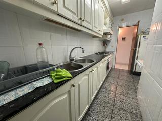 Appartamento  Carrer d'àngel guimerà. ¡piso de 3 habitaciones con ascensor en santo cristo!