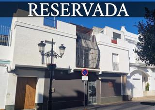Casa adosada en La Banda - Campo de Ftbol. Casa centrica para reformar en chiclana de la fra.