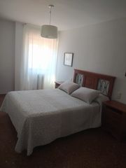 Lloguer Pis a Calle alcázar genil 8t. Piso centrico con plaza de aparcamiento.