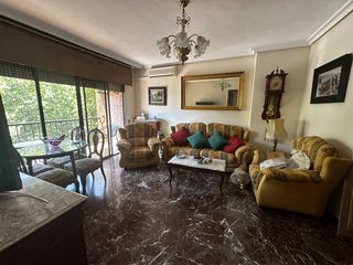 Rent Flat in Plaza de mariana pineda 8. Piso centrico exterior para estudiantes