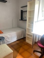 Rent Flat  Plaza de san isidro 1. Habitacion en piso compartido solo estudiantes