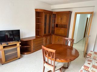 Rent Flat in Calle ribera del genil 10. Piso centro curso 26/27