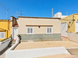 House  Calle ecuador. Casa terrera con parcela de 332 m2 en fátima, güímar