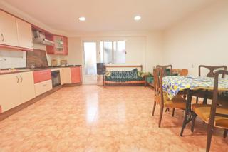 Pis a Avenida de Abril-9 de Octubre. Piso en venta en sagunto  puerto sagunto