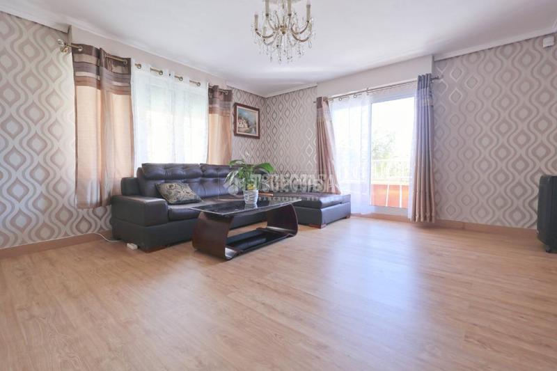 Foto fd76f824-20cc-418d-9db5-5be710158a1d. Appartamento in Avenida de Abril-9 de Octubre Sagunt