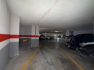 Aparcament cotxe a Avenida de Abril-9 de Octubre. Boxplaza de garaje en venta en sagunto  puerto sagunto