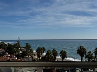Attique à Del mediterraneo. Ático en torrox costa primera línea de playa