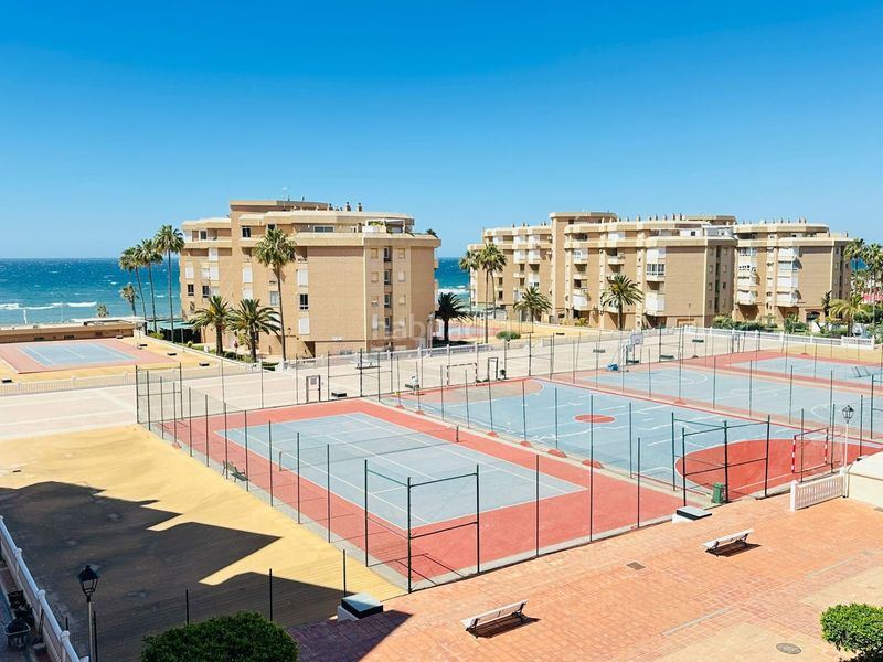 Foto b04d2a32-396f-4035-8aa6-d13a8dc285ac. Pis a costa del oro a Centro Internacional Torrox