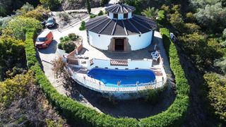 Masia a Monte alegre. Casa de campo en torrox con vista a la montaña