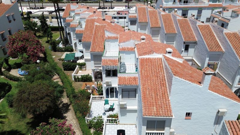 Foto 0ffdfd0f-d000-4f0f-b3b8-cfe04d3b78e6. Casa adossada amb piscina a Centro Internacional Torrox