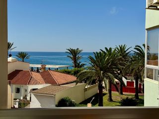 Appartement  America. Apartamento en primera línea con terraza acristalada y piscina e
