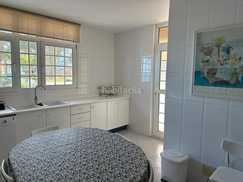 Foto a27a3c72-3151-4653-a629-512b03e91acf. Casa adossada a paseo marítimo 51 a El Puerto Roquetas de Mar