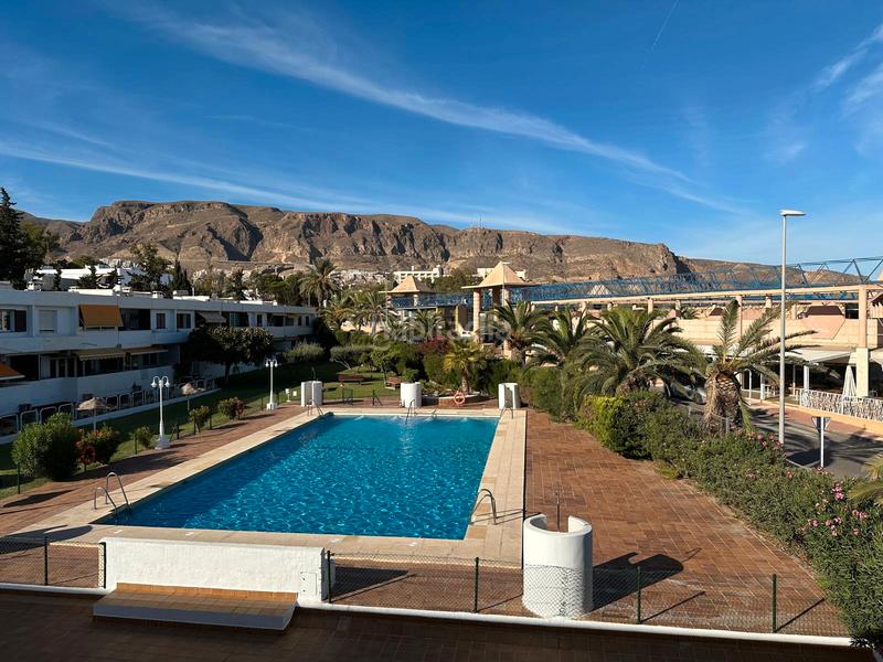 Foto e2914f10-ef04-44cd-bfd2-54df7e2b4149. Casa adossada a paseo marítimo 51 a El Puerto Roquetas de Mar