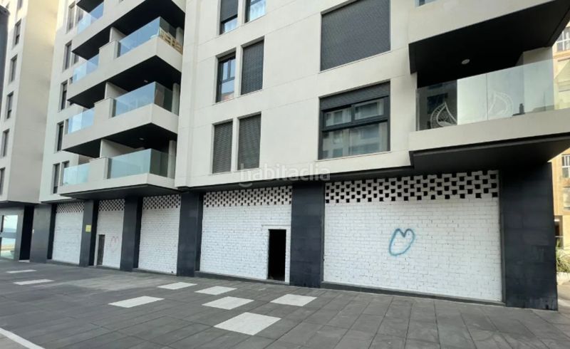 Foto 00e35ce4-0d9b-42af-8399-9597e434dd31. Local comercial a paseo marítimo carmen de burgos 32 a Almería