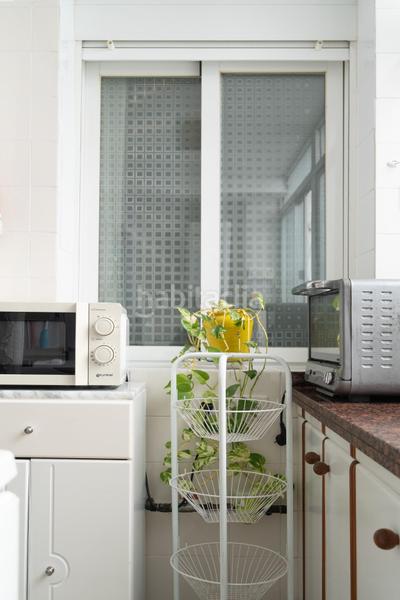 Foto 1973543a-85f3-4d80-b2d9-e397a45b647f. Piso excelente piso en la calle melchor almagro en Granada