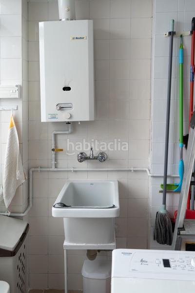 Foto 4e1feb3a-e4a7-4809-8863-8a40b51e96bf. Piso excelente piso en la calle melchor almagro en Granada