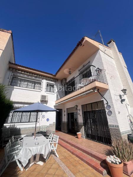 Foto fd136d2a-c936-4a28-a426-a1c0881aff62. Casa amb piscina a Albolote