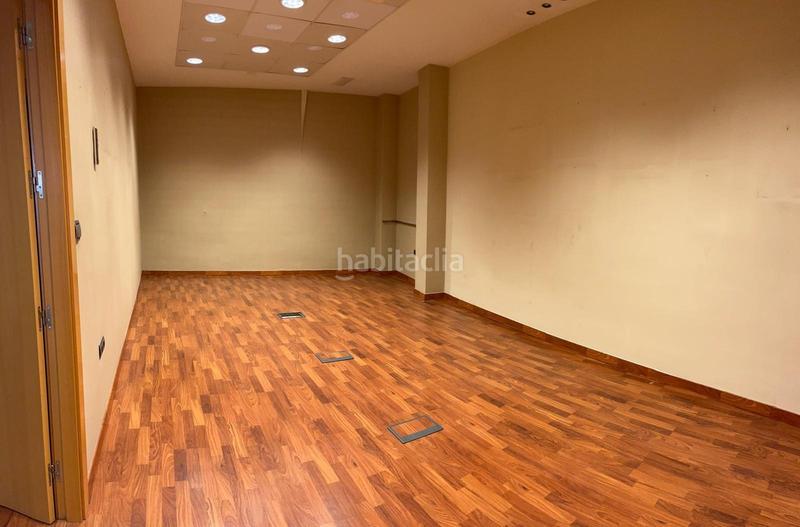 Foto 7f14b439-3897-47a6-bdd1-7e2df513d59a. Alquiler local comercial  amplio y versátil a pocos pasos de calle recogidas, en Granada