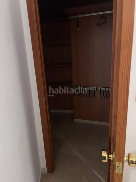 Foto e6a05fb1-141b-4593-9b78-1b93a9948d1a. Pis amb aparcament a San Ildefonso Granada
