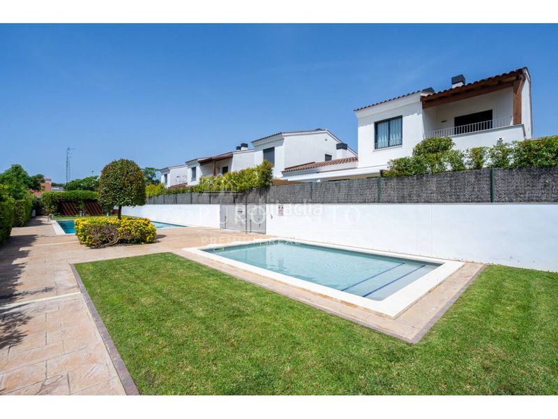 Foto 711b6225-d513-4ef3-8417-13d8f20277da. Casa amb calefacció aparcament piscina a Port - Horta de Santa Maria Cambrils