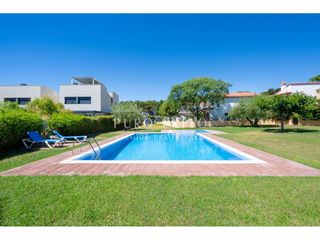 Casa  Calle  paul gaugin. El privilegio de vivir en la llosa, una de las ubicaciones más e