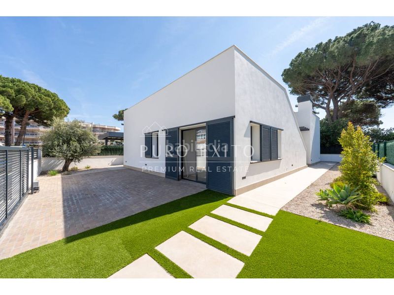 Foto 4fea4e05-7fce-4643-aa13-0b6943ff0a87. Casa amb aparcament piscina a Vilafortuny Platja Cambrils