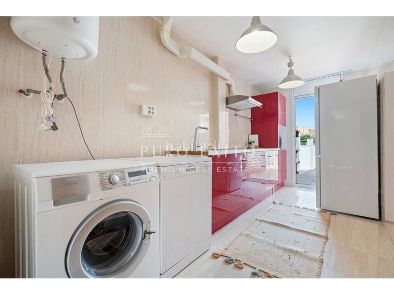 Foto a44e95c1-c19d-45fb-b56a-569af25e8c2f. Casa amb aparcament piscina a Centre Miami Platja