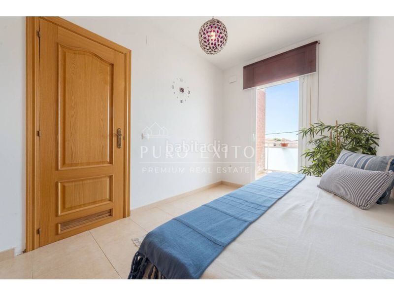 Foto b6636c5c-6b3c-4b46-a252-af73855b5992. Casa amb aparcament piscina a Centre Miami Platja