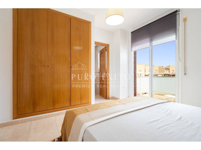 Foto e837d4f7-55d9-4bd5-9028-f6139b215a78. Casa amb aparcament piscina a Centre Miami Platja