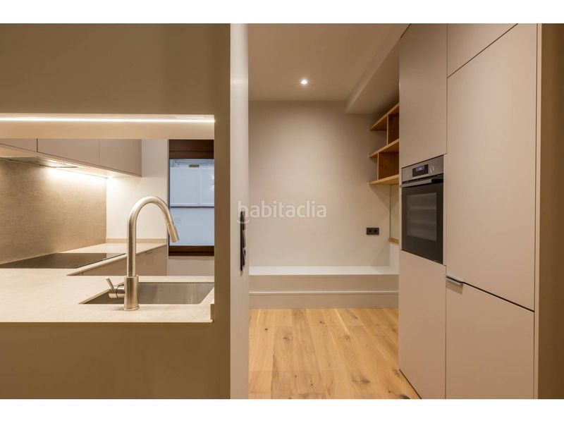 Foto 0b320bbb-6137-4a82-98e6-7b2959a1ef74. Pis a calle estenza 12 a Sant Antoni Barcelona