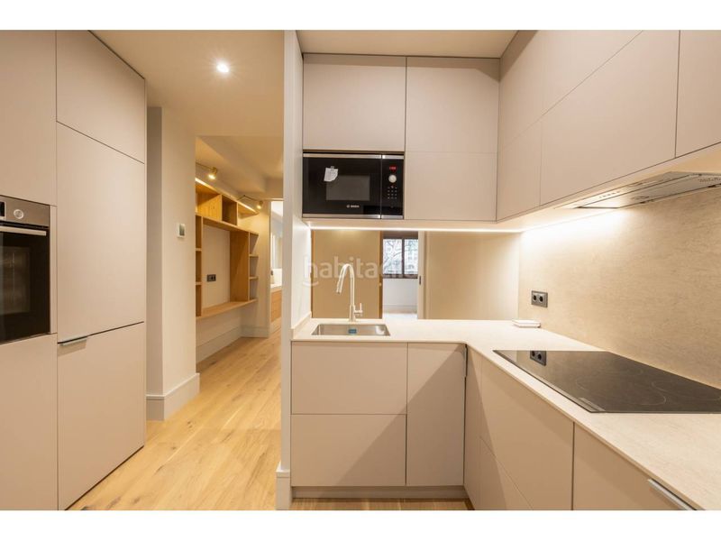 Foto d0a52984-f479-4308-bd65-0b72865c7db5. Pis a calle estenza 12 a Sant Antoni Barcelona