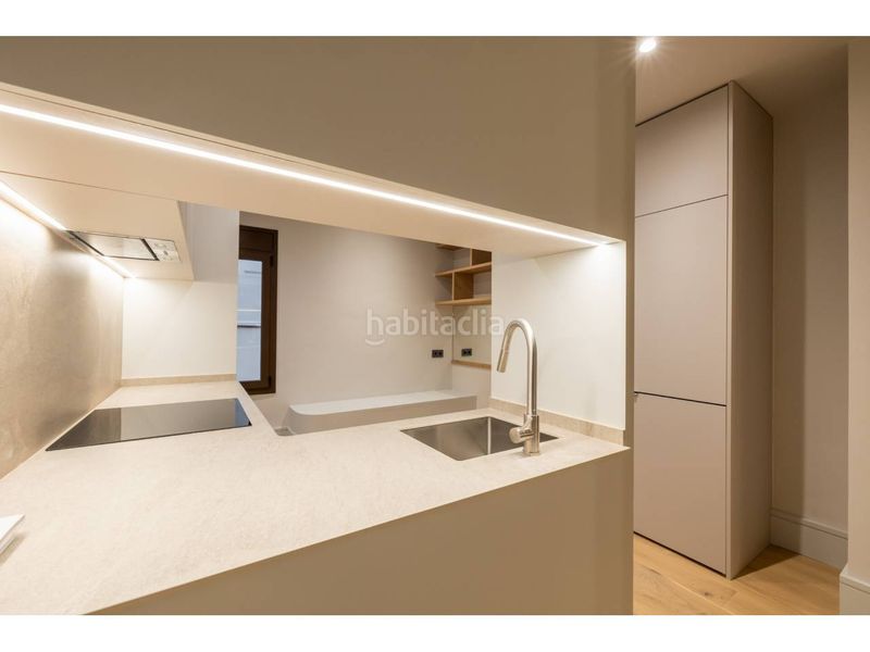 Foto fcd190f6-e795-4841-b149-d8592f38a2a4. Pis a calle estenza 12 a Sant Antoni Barcelona