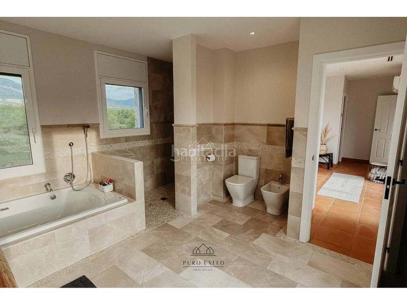 Foto 1071a086-c5f7-4eb6-aa10-05cfc3c3fb3a. Casa espectacular villa independiente en miami playa en Miami Platja