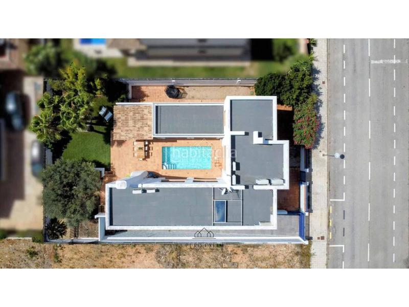 Foto 132a7c71-6ca1-4e9c-84fc-a062c23e8524. Casa espectacular villa independiente en miami playa en Miami Platja