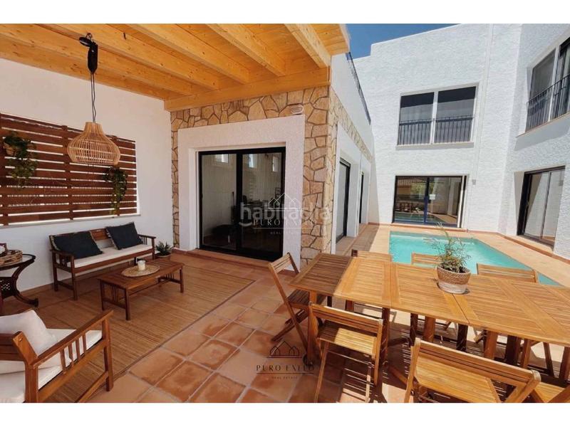 Foto a533060c-6f26-4f65-892a-3d55ff14b45c. Casa espectacular villa independiente en miami playa en Miami Platja