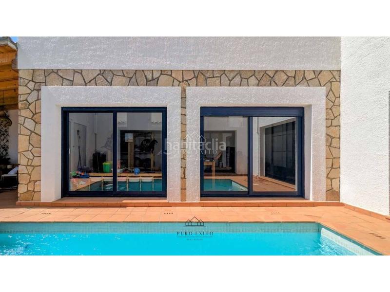Foto a9ddece0-264c-4ac3-914c-234438a0be69. Casa espectacular villa independiente en miami playa en Miami Platja
